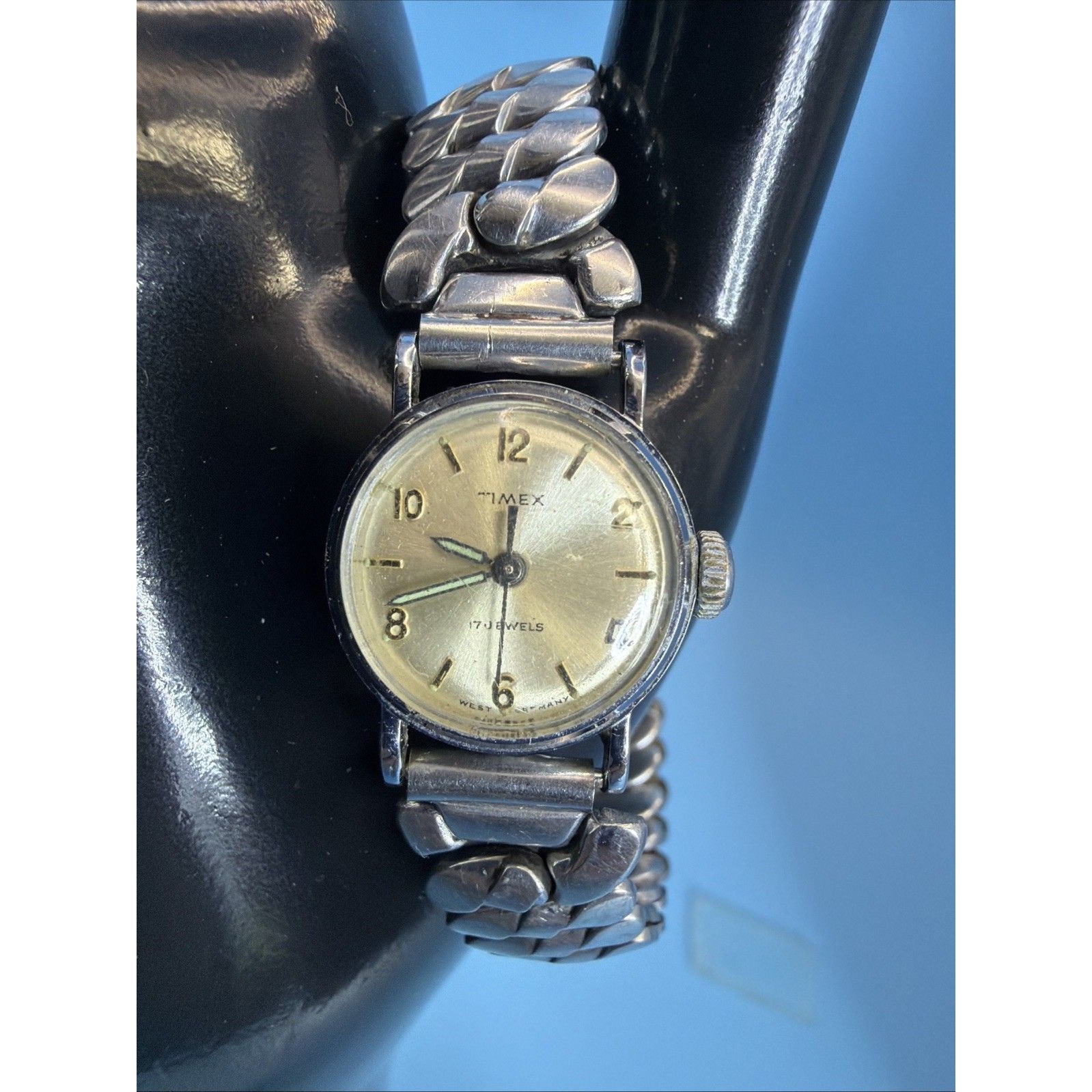 Vintage Timex HandWinding Mechanical Watch Women 17 Jewels Silver Stretch Band